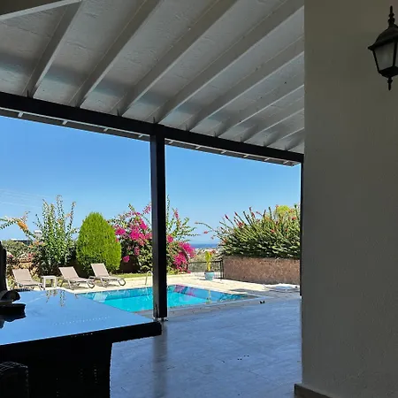 Hillside With Sea Views Villa