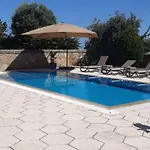 빌라 Hillside With Sea Views *
