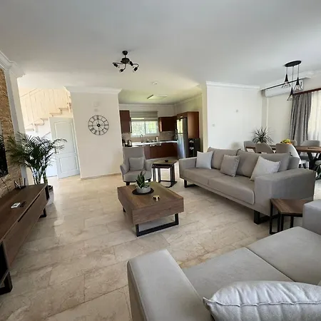 Hillside With Sea Views Villa