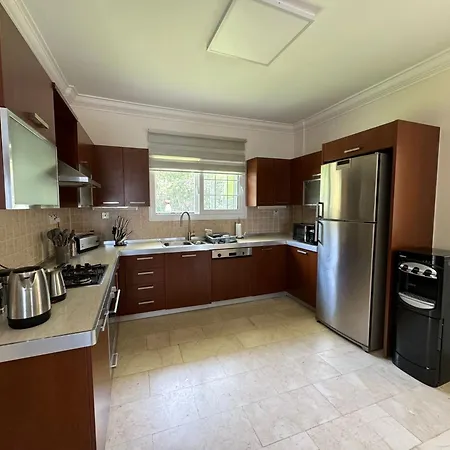 Vilă Hillside With Sea Views *