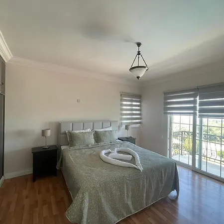 Villa Hillside With Sea Views