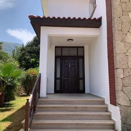 Villa Hillside With Sea Views