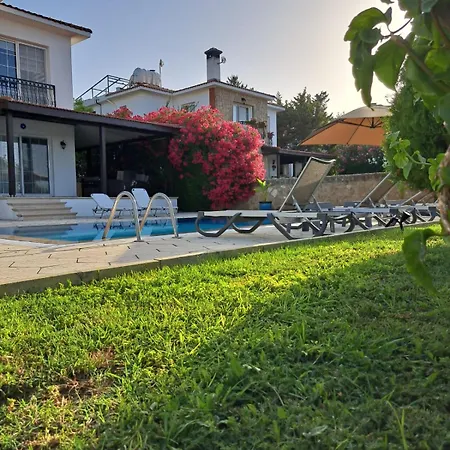 Hillside With Sea Views Villa