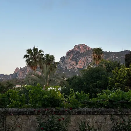 Hillside With Sea Views Villa *