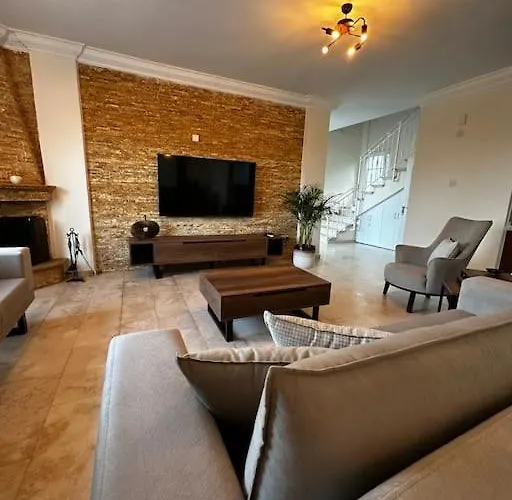 Hillside With Sea Views キレニア