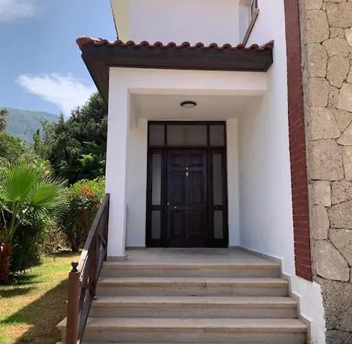 Villa Hillside With Sea Views